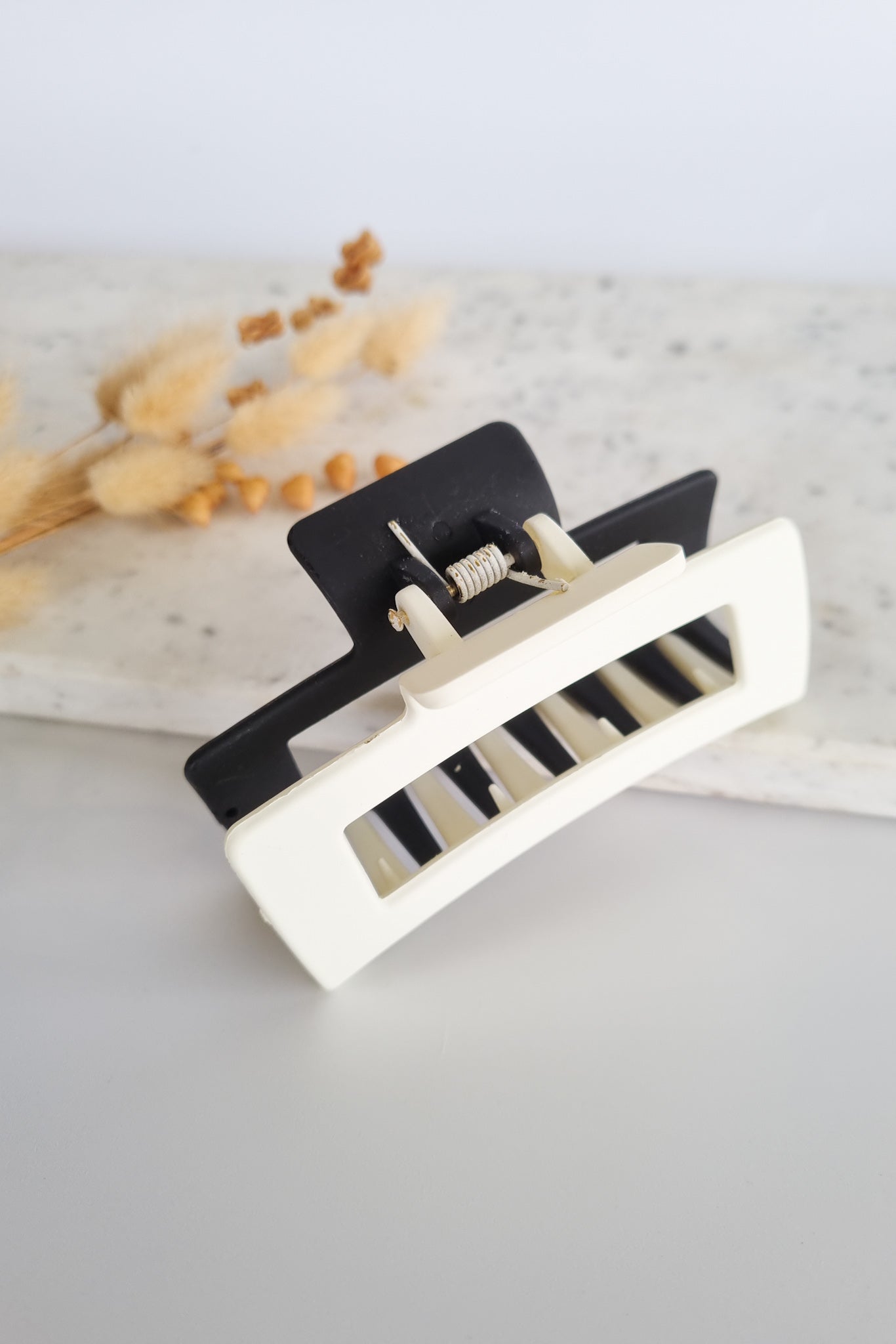Tilly 2 Tone Claw