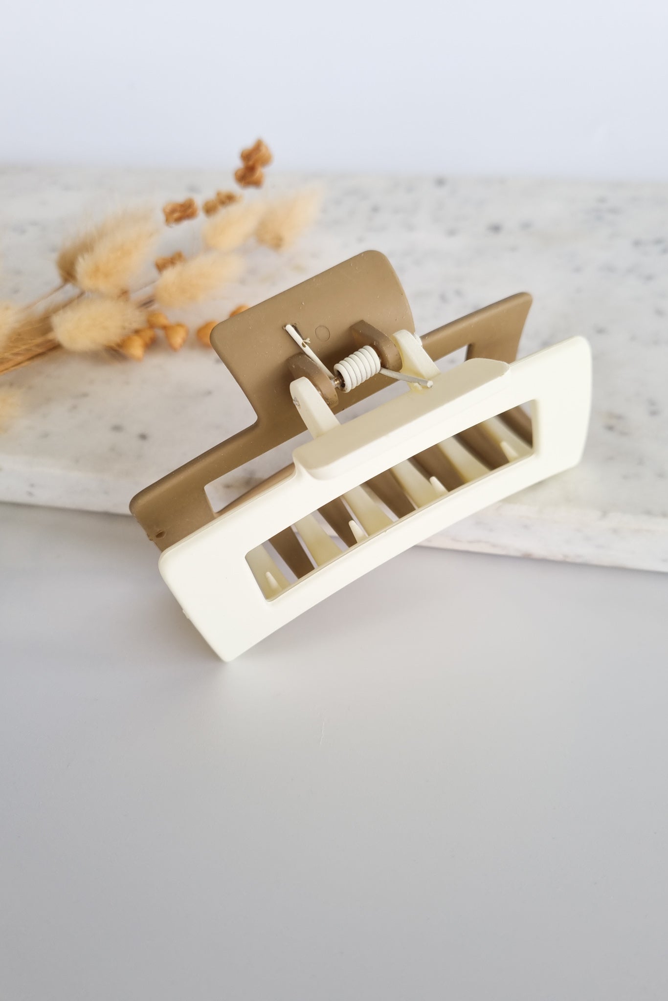 Tilly 2 Tone Claw
